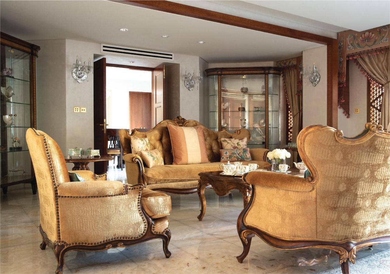 Jumeirah Messilah Beach Kuwait Кувейт Экстерьер фото A living room in a luxury home