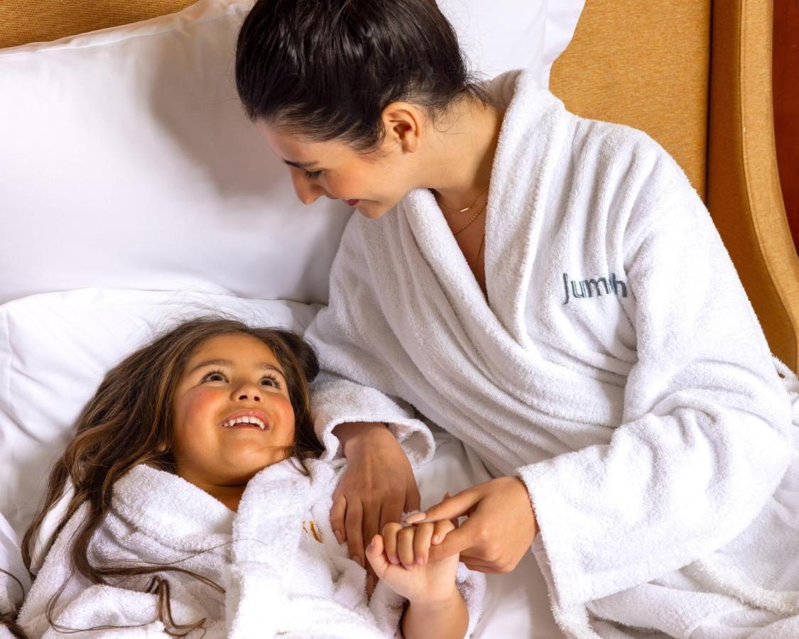 Jumeirah Messilah Beach Kuwait Кувейт Экстерьер фото A mother and daughter wearing bathrobes