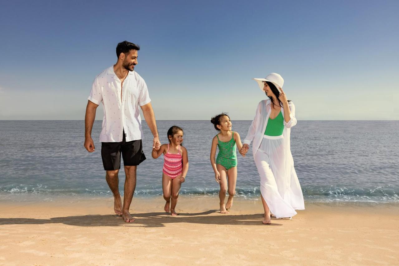 Jumeirah Messilah Beach Kuwait Кувейт Экстерьер фото Family on the beach