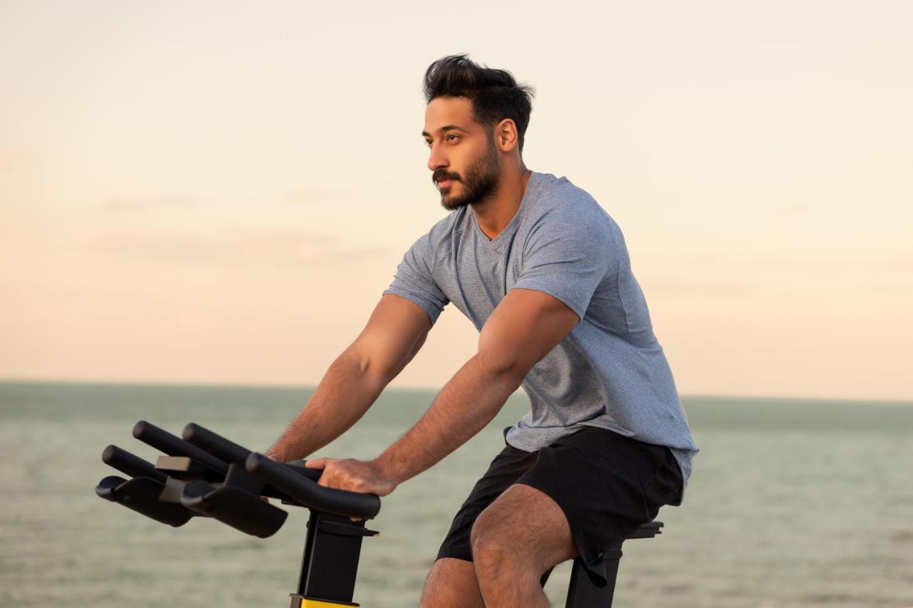 Jumeirah Messilah Beach Kuwait Кувейт Экстерьер фото A man on a stationary bicycle