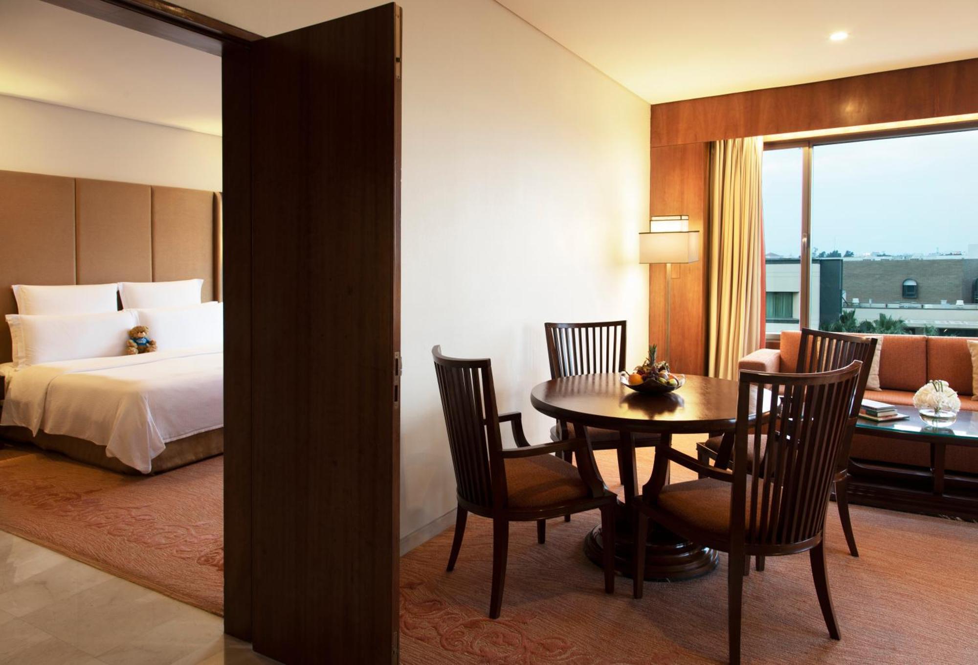Jumeirah Messilah Beach Kuwait Кувейт Экстерьер фото A suite at the hotel