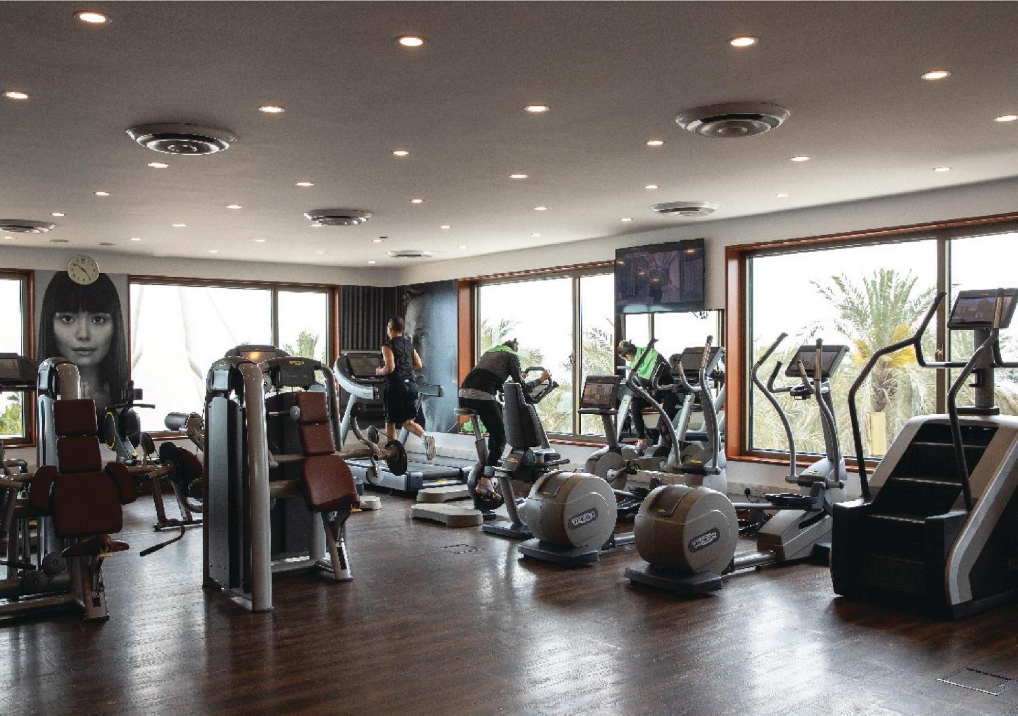 Jumeirah Messilah Beach Kuwait Кувейт Экстерьер фото The gym at the hotel