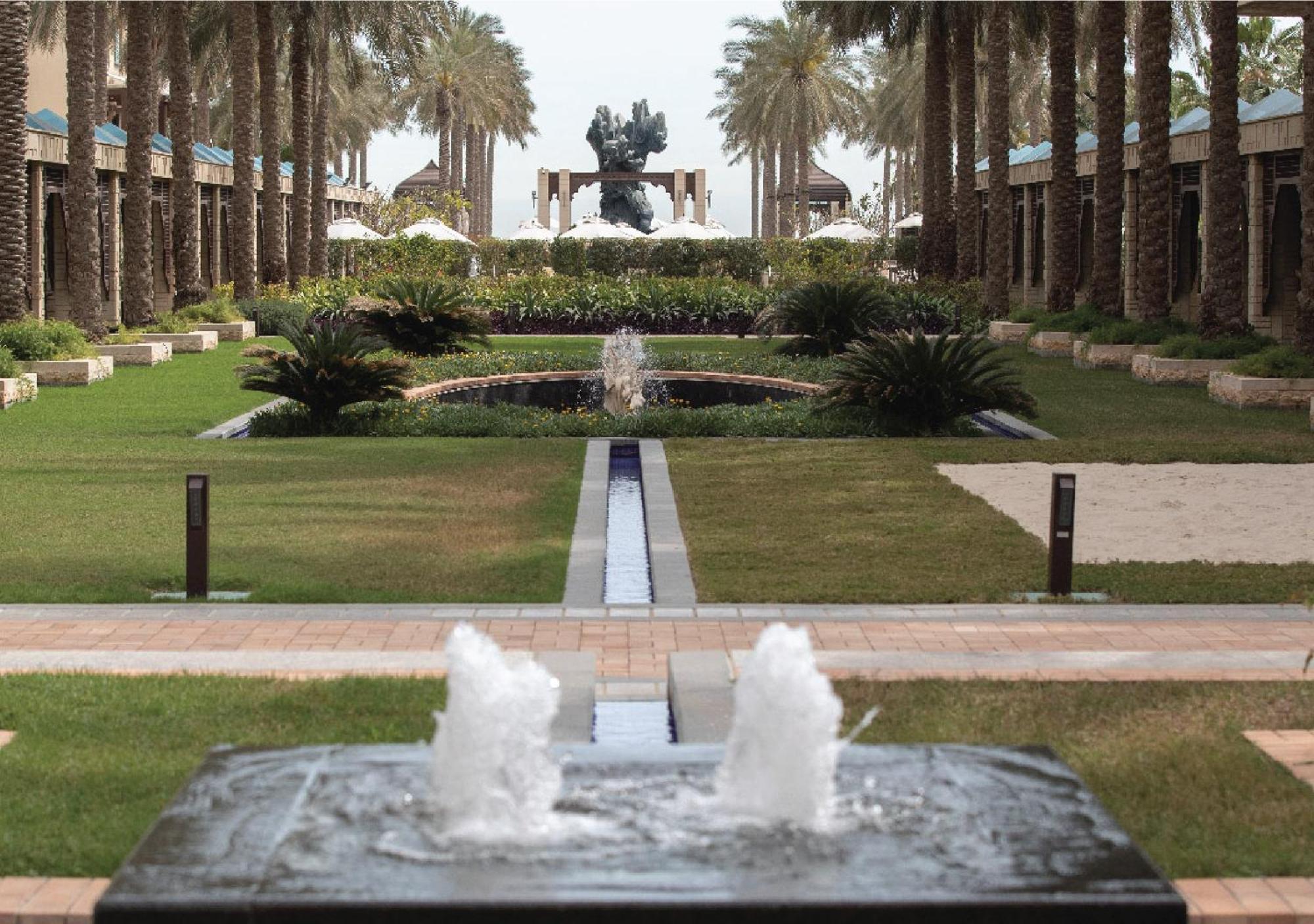 Jumeirah Messilah Beach Kuwait Кувейт Экстерьер фото Fountains at the resort