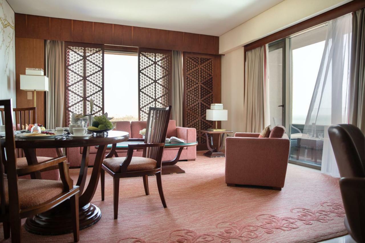 Jumeirah Messilah Beach Kuwait Кувейт Экстерьер фото A suite at the hotel